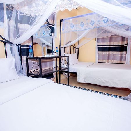 Kays Lodge Dar-es-Salaam Eksteriør bilde