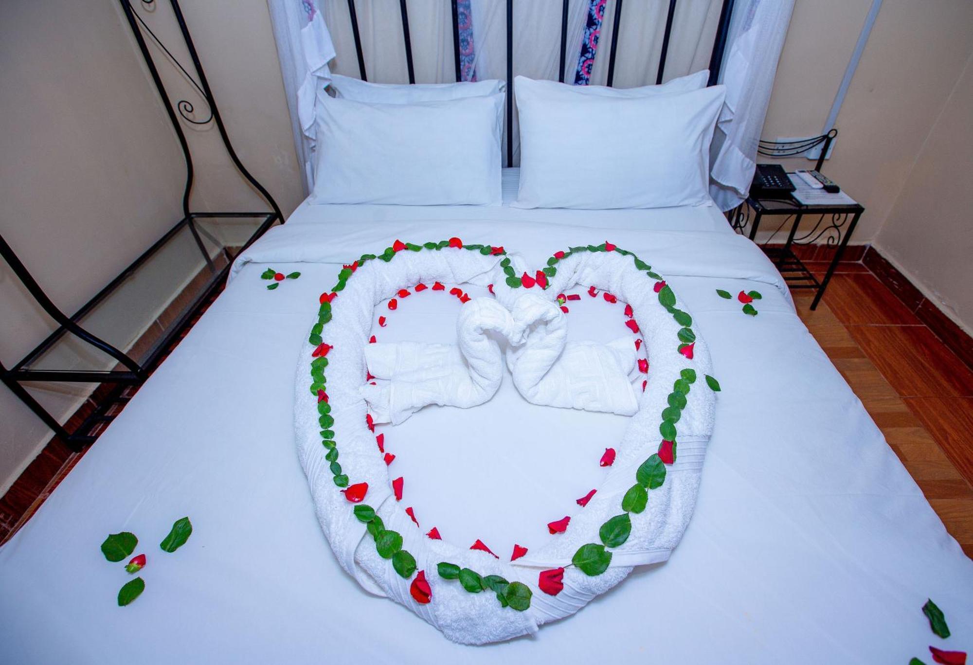 Kays Lodge Dar-es-Salaam Eksteriør bilde