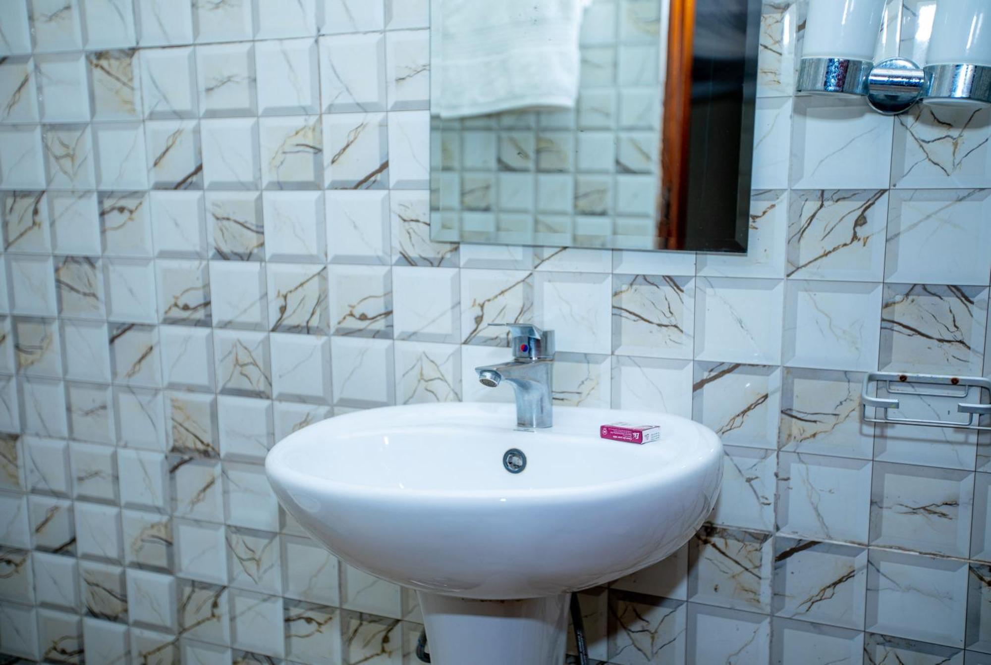 Kays Lodge Dar-es-Salaam Eksteriør bilde