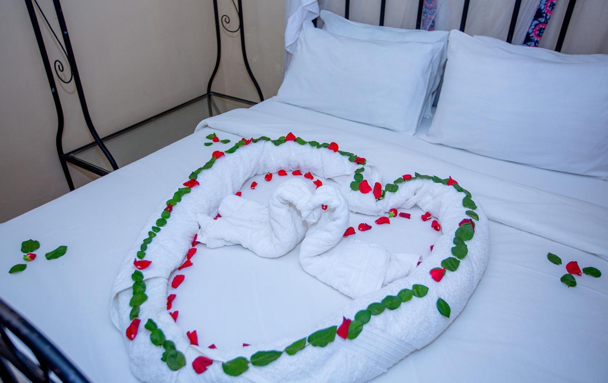 Kays Lodge Dar-es-Salaam Eksteriør bilde