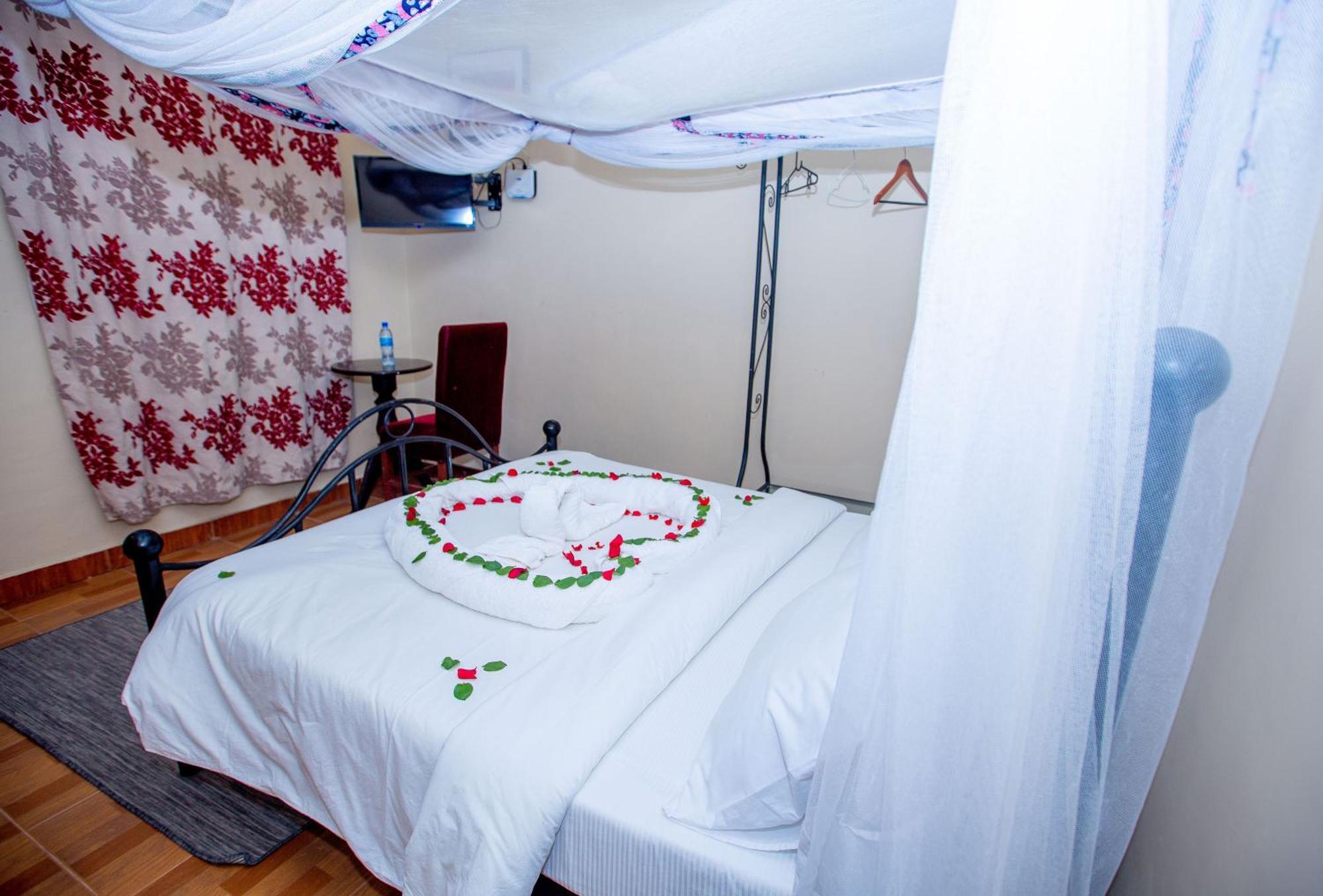 Kays Lodge Dar-es-Salaam Eksteriør bilde